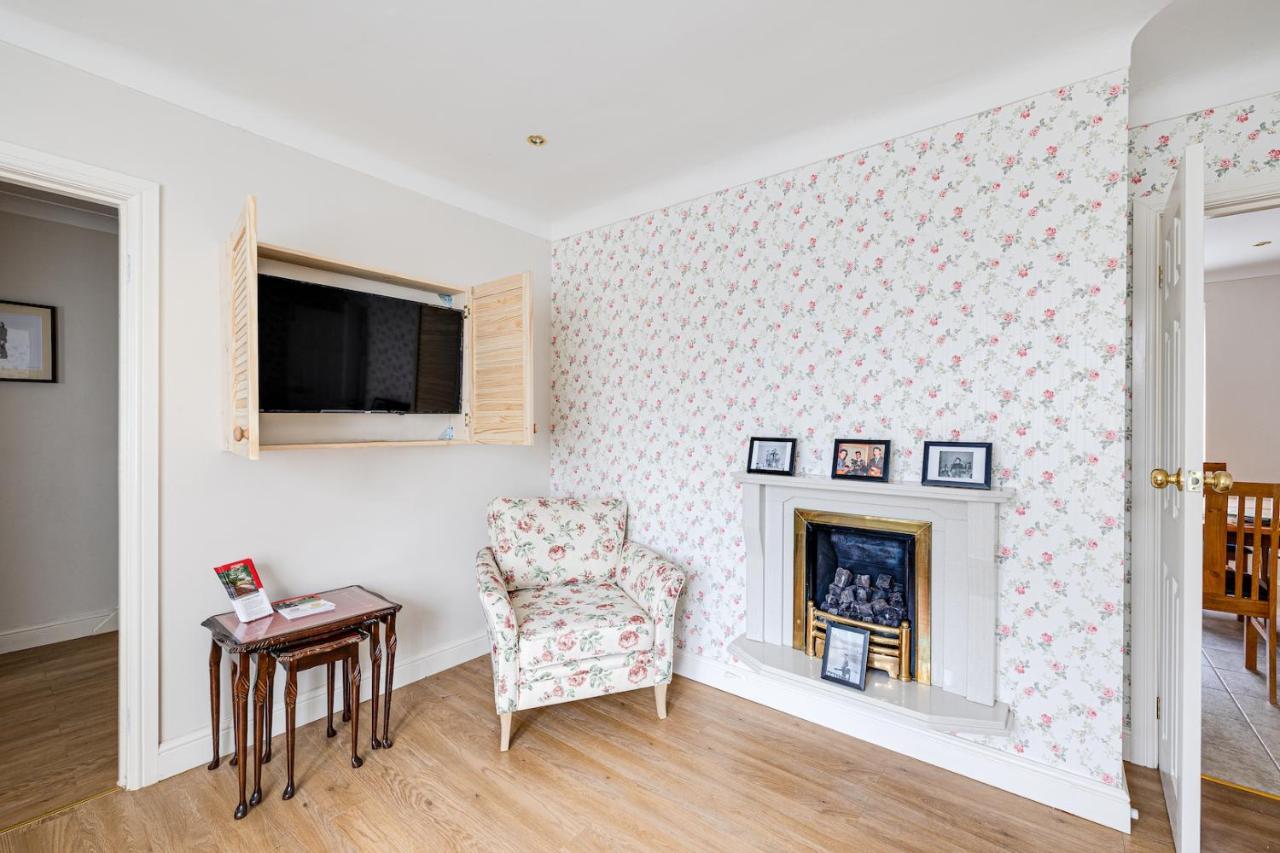 George Harrison'S Former 3Bed Home In Liverpool Speke Exterior photo